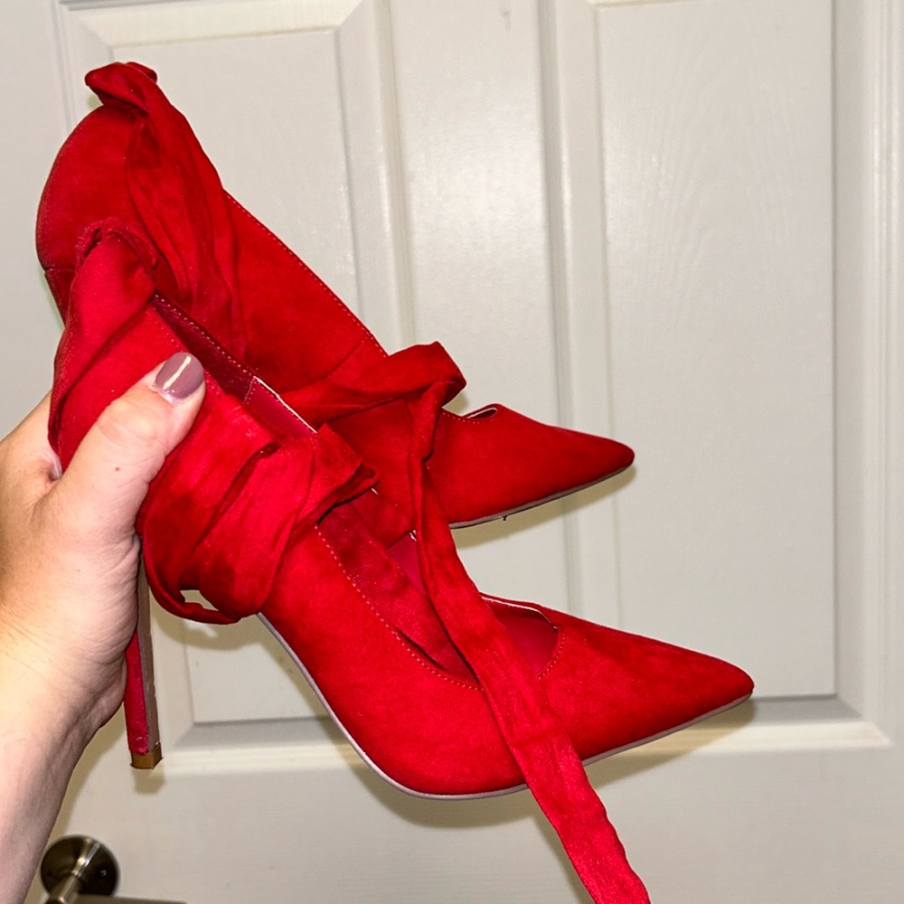 Red Pumps